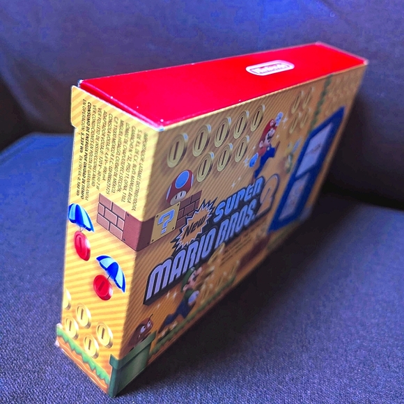 Nintendo 2DS Blue with New Super Mario Bros. 2 - Picture 3 of 6
